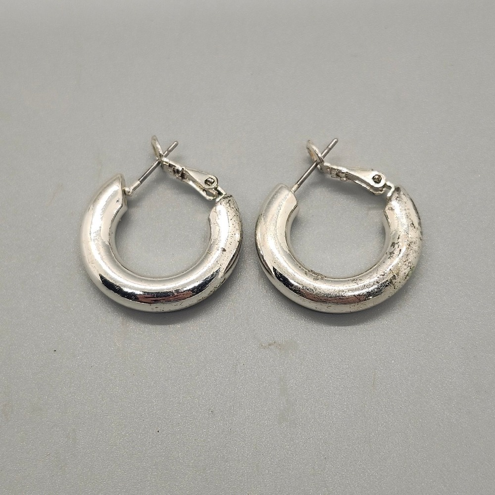 Chunky Puffed Hoop Earrings 1 inch Silver Tone Lever Back Fashion Jewelry